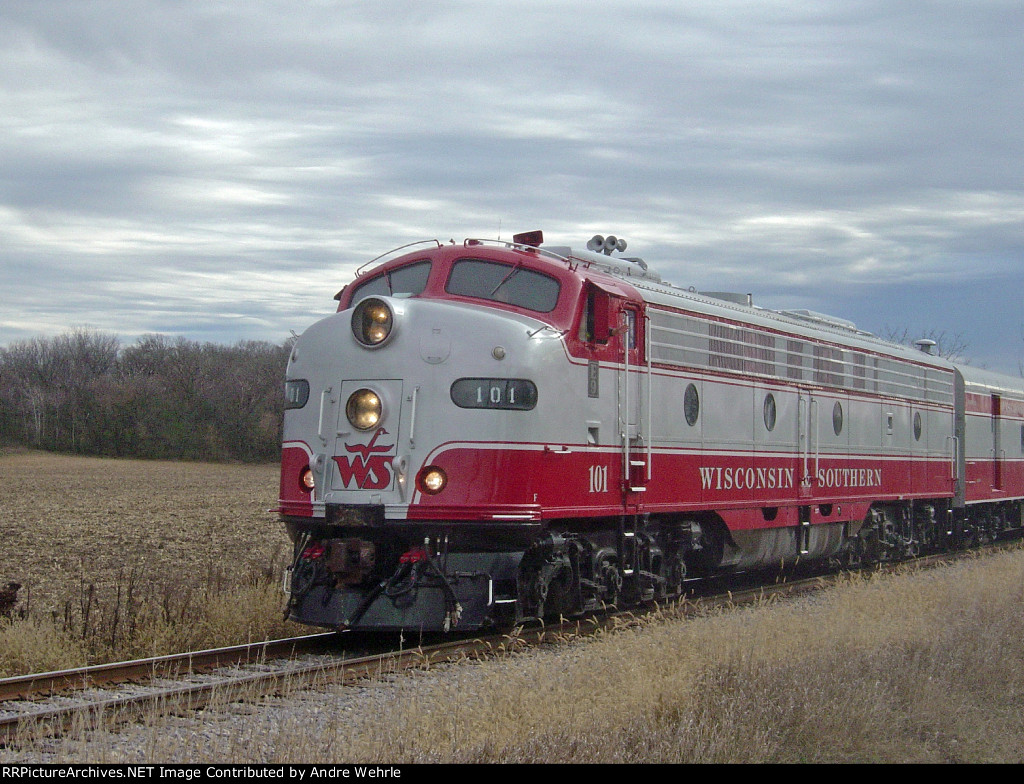 The Santa Train approaches Kidder Road